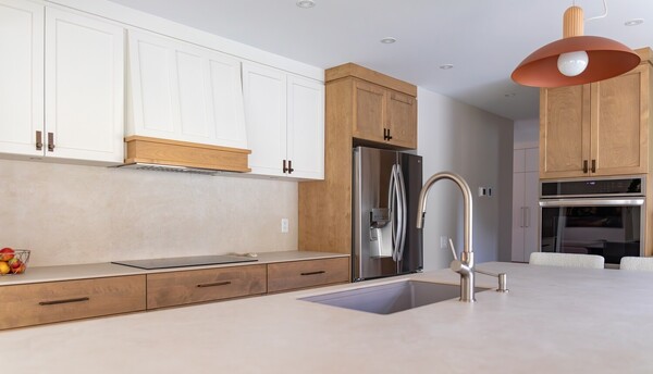 Cuisine armoires bois et blanches